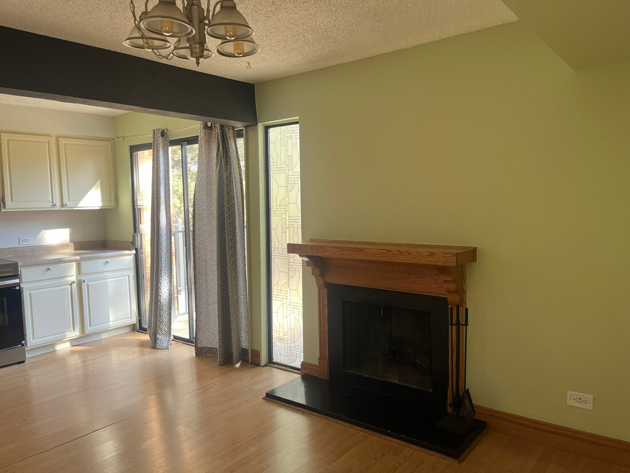 dining area - 6424 E Bates Ave