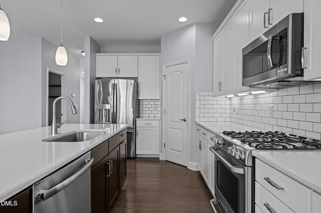 Building Photo - 6052 Kentworth Dr