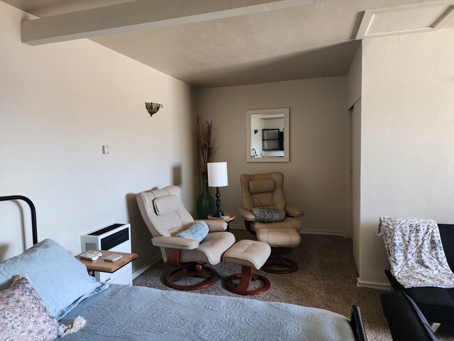 Building Photo - Furnished or Unfurnished Studio With Private Pool and Utilities Paid in Oceanside