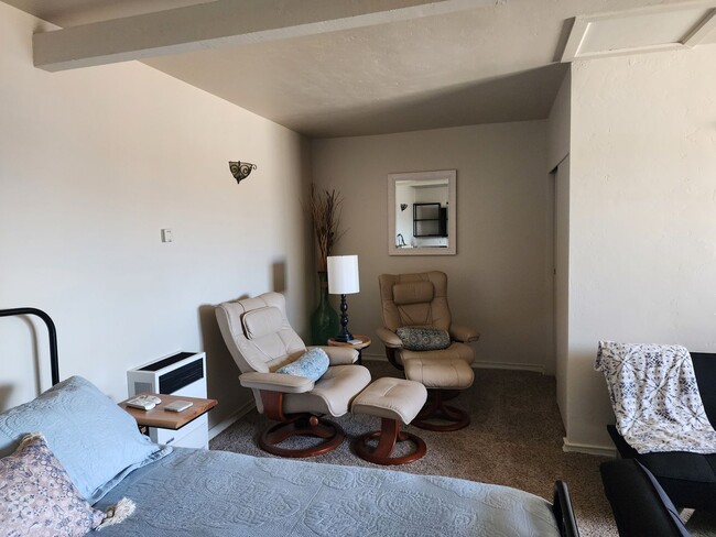 Building Photo - Furnished Studio in Oceanside