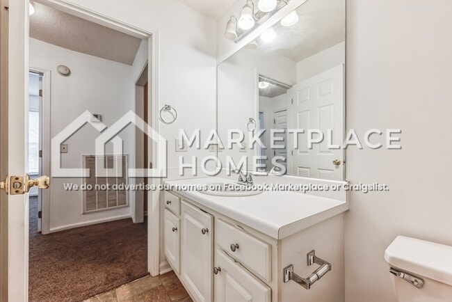 Building Photo - 1700 Crabtree Cir