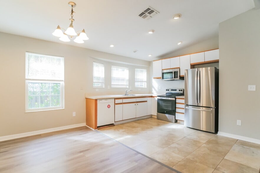 Building Photo - 1357 Mattie St