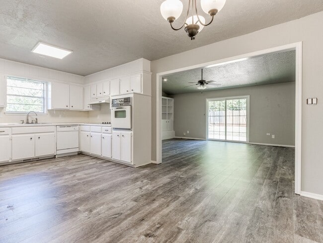 Building Photo - Recently Remodeled home in Norman