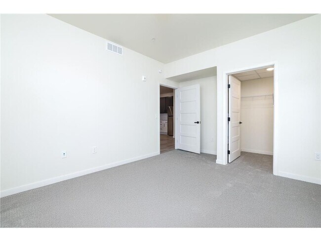 Building Photo - 28 7th St NE