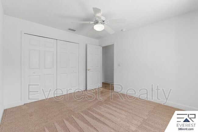 Building Photo - 13 Sleigh Bell Pl