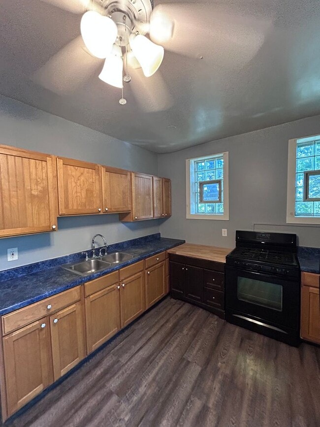 Building Photo - 3 Bed 1 Bath Duplex (Observatory Hill)