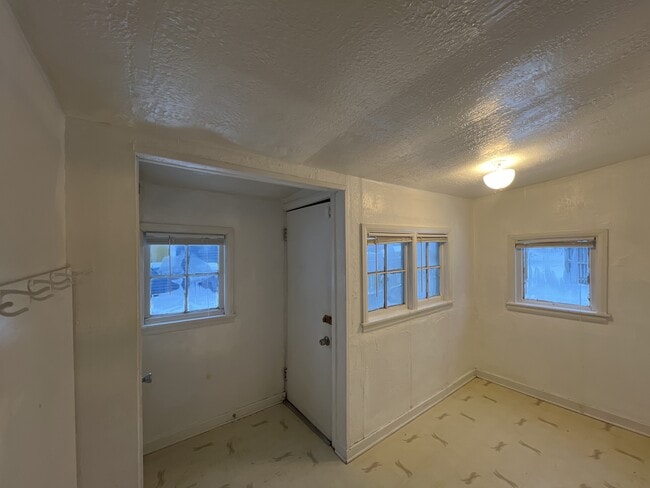 Building Photo - 353 Prospect Ave