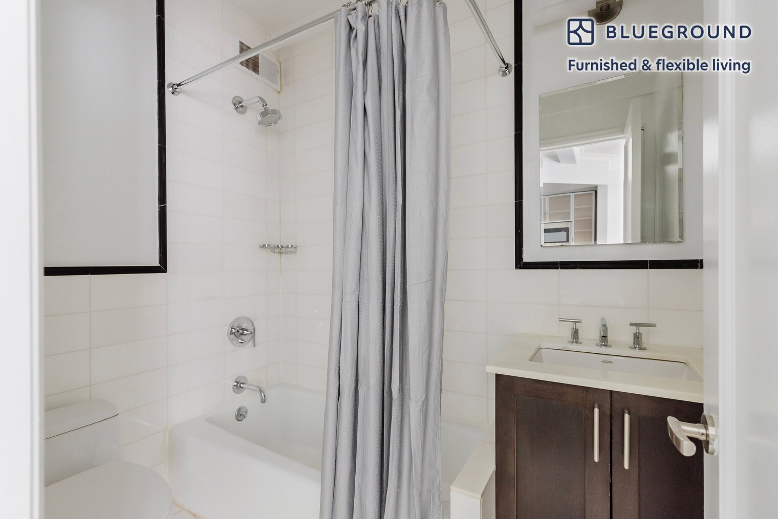 Building Photo - 210 W 70th St