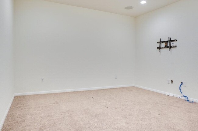 Building Photo - 717 Kingston Pl