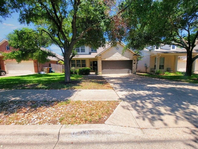 Building Photo - Large 4 Bed, 2.5 Bath Home Perfect for Com...