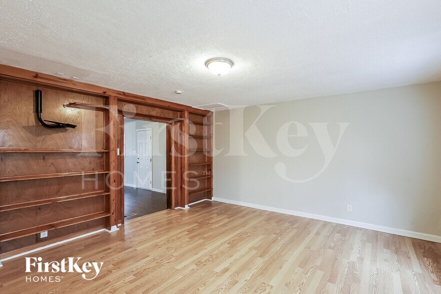 Building Photo - 4622 Karen Dr