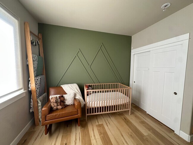 Building Photo - Live in Beautiful Bend Oregon