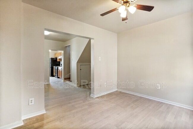 Building Photo - 2 Bedroom, 1 Bath, Central Air Conditioning, Washer Dryer in unit.
