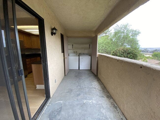 Building Photo - 2 Bedroom, 2 Bath, Downstairs Condo!