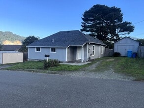 Building Photo - Pet-Friendly 2BD/1BA Home in Rio Dell!