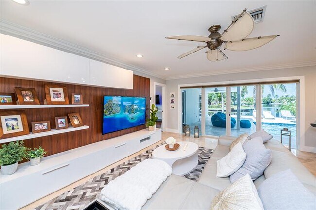 Building Photo - 6541 NE 20th Ave