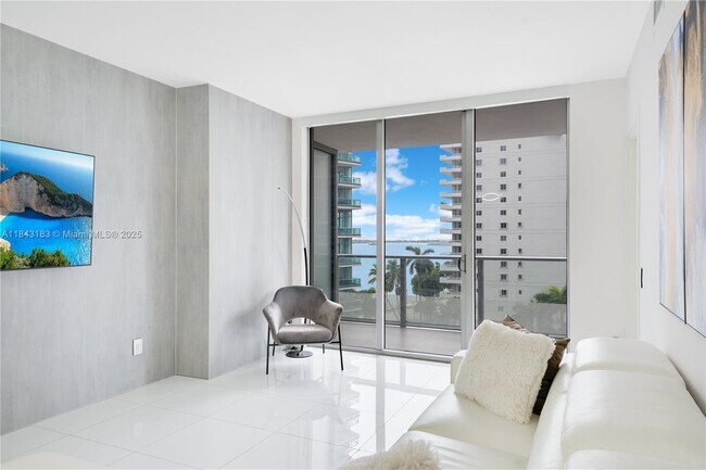 Primary Photo - 1300 Brickell Bay Dr