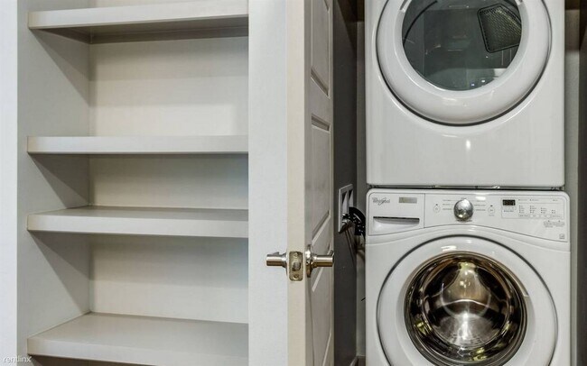 Building Photo - 2907 Woodall Rodgers Fwy