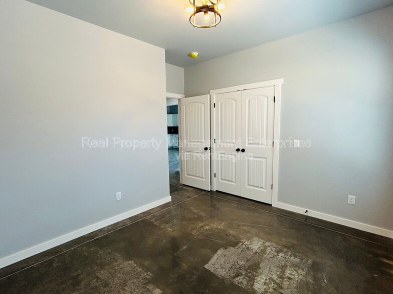 Building Photo - 104 N Harrison Ave