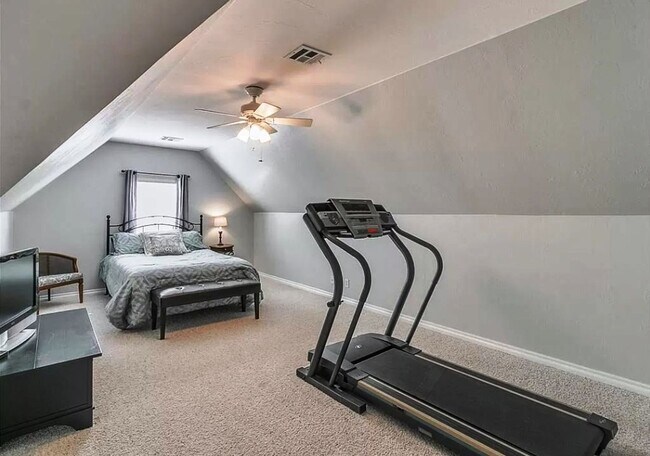 Building Photo - Executive Living in Norman complete with N...