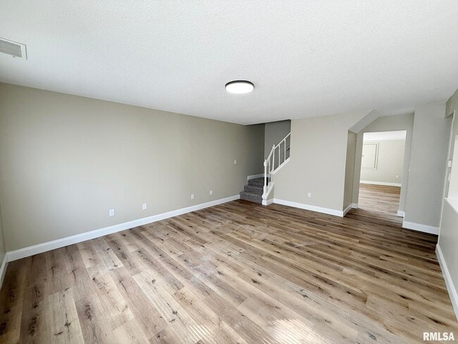Building Photo - 3440 Villa Ridge