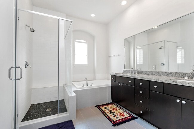 Building Photo - 1221 Bonner St