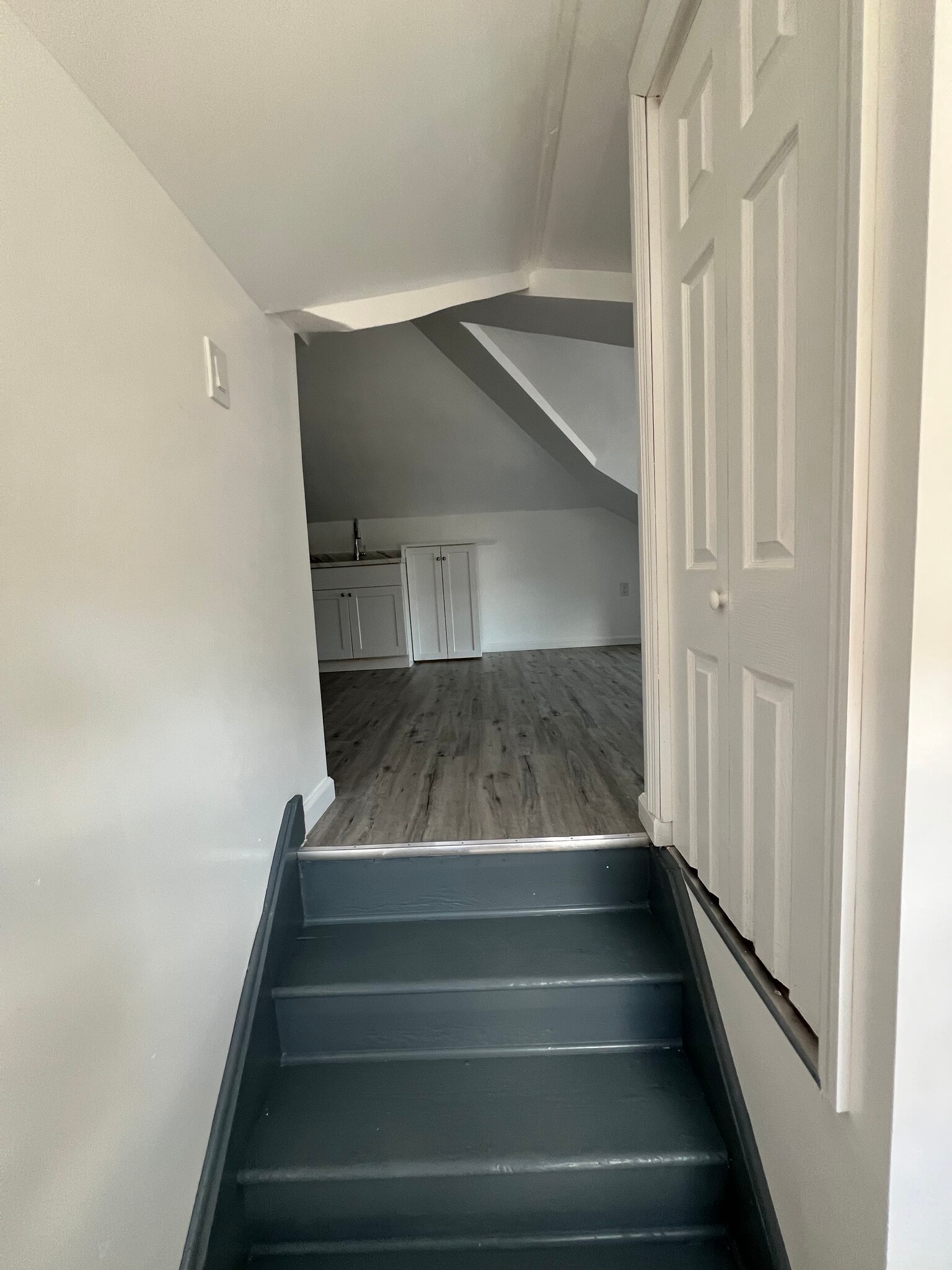 Building Photo - 1341 E 2nd St