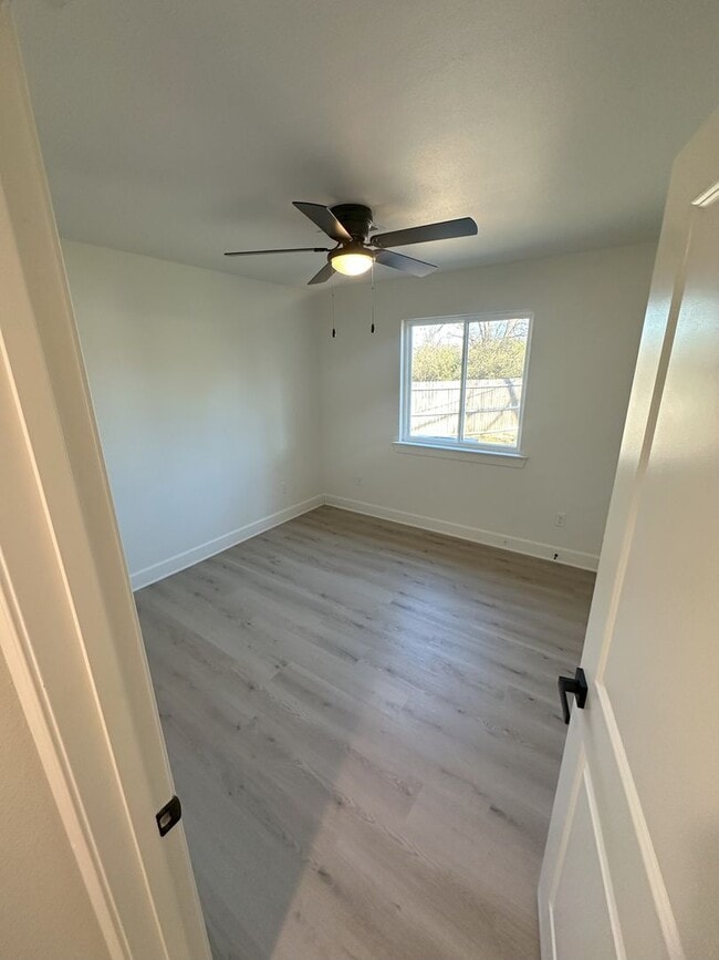 Building Photo - 169 Wildflower Dr