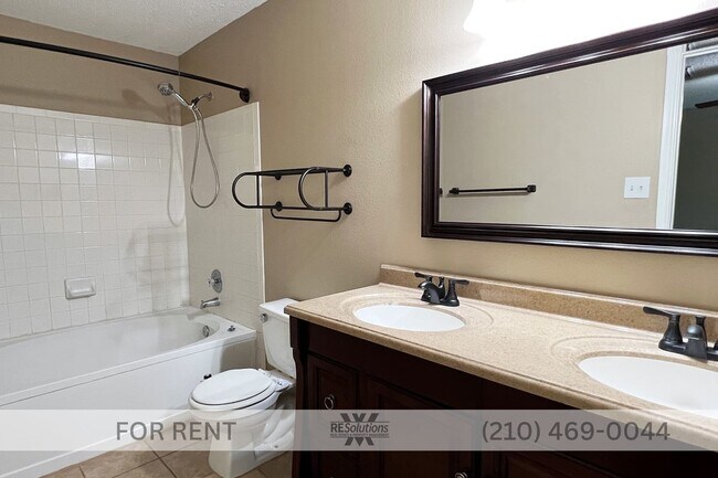 Building Photo - 4535 Oakfield Way