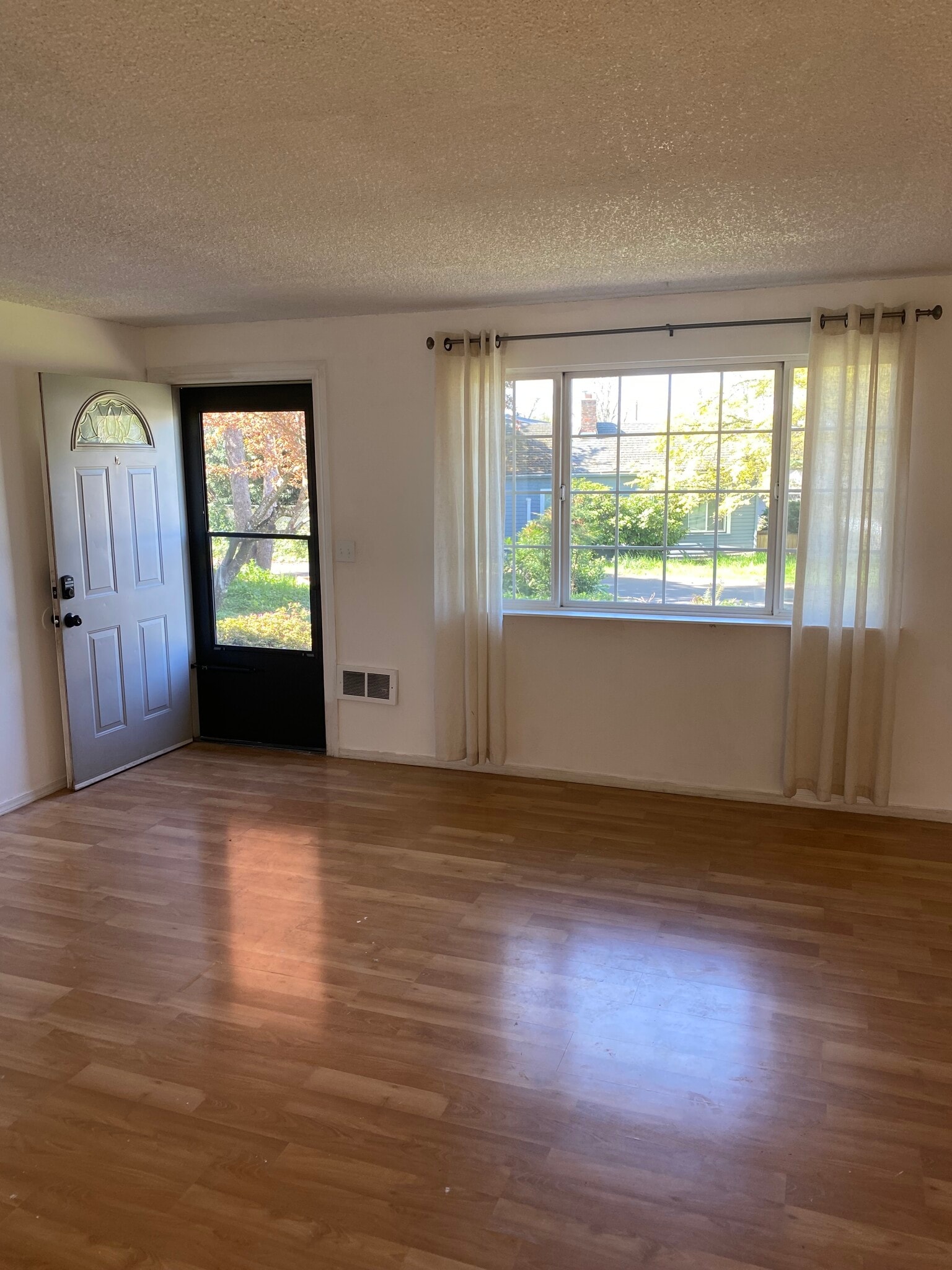 Building Photo - 1101 Hughes St