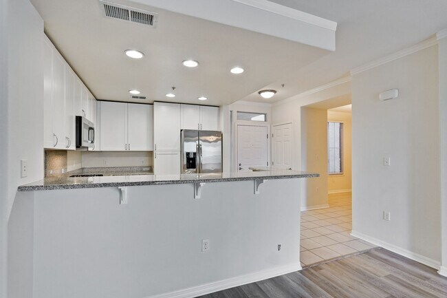 Building Photo - Large Santa Clara 1 Bedroom Condo in River...