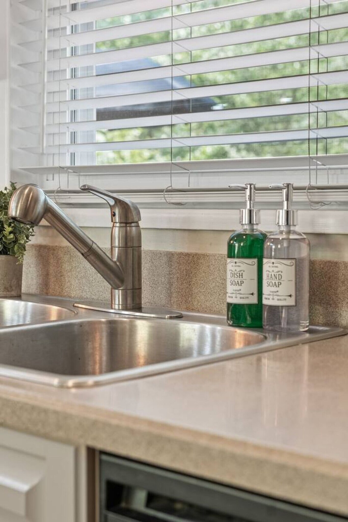 Building Photo - 1618 Cooper Lake Rd SE