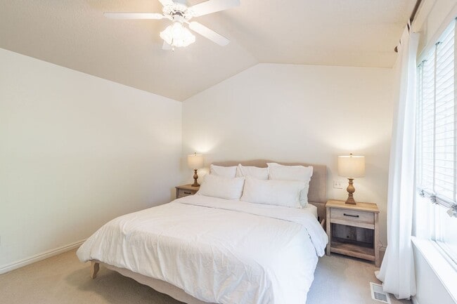 Building Photo - 3 Bed 2.5 Bath In The Heart Of Eagle