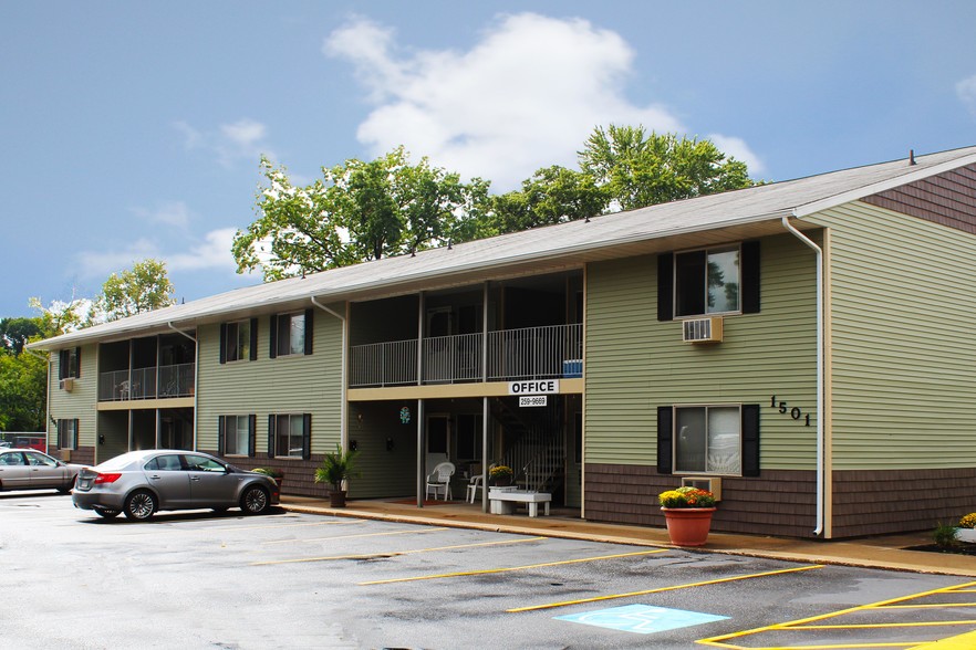 Building Photo - West Jefferson Apartments