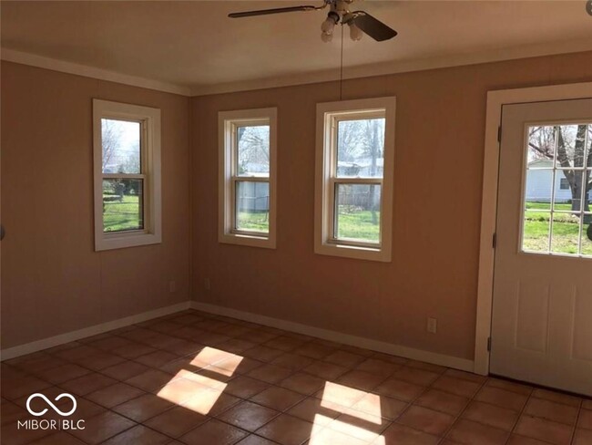 Building Photo - 624 East Fairview Drive