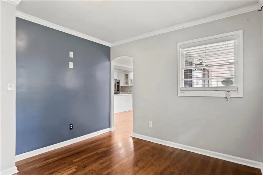 Building Photo - Room in House on Patricia Dr