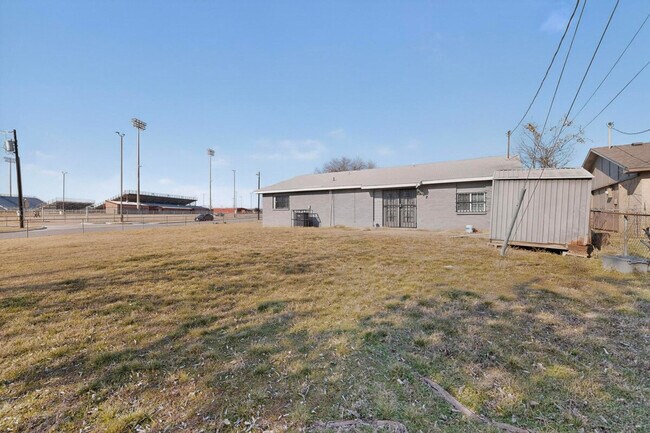 Building Photo - 136 Yorkshire Dr