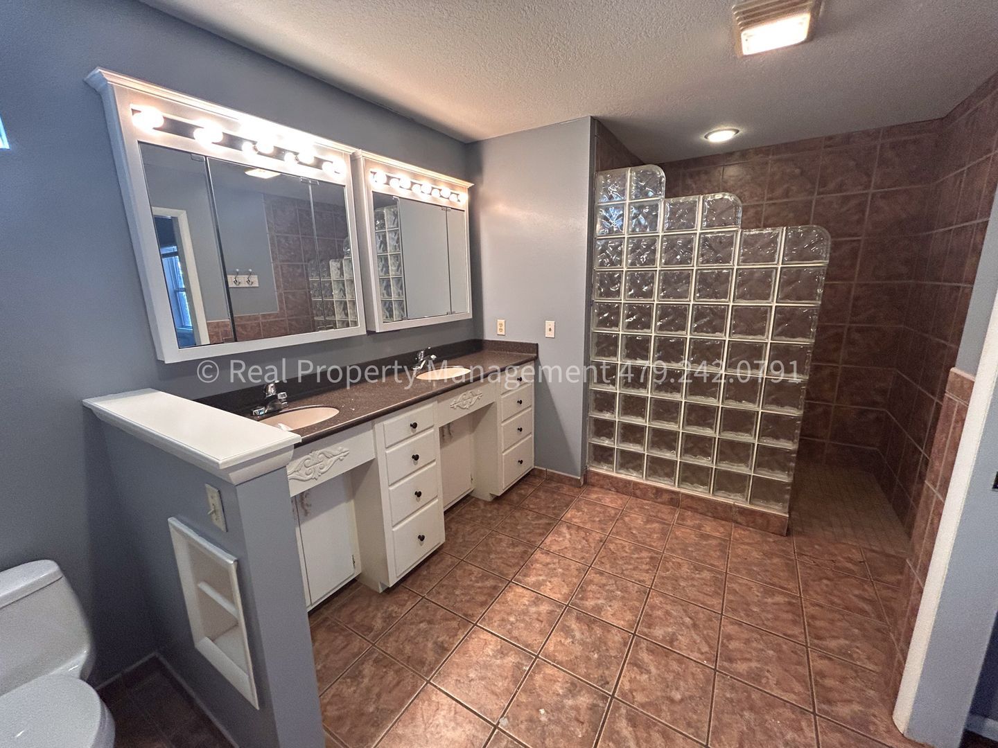 Building Photo - 1901 S 72nd St