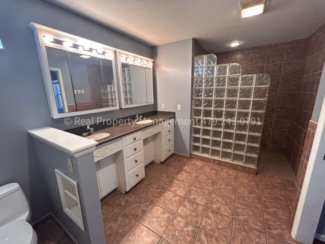 Building Photo - 1901 S 72nd St