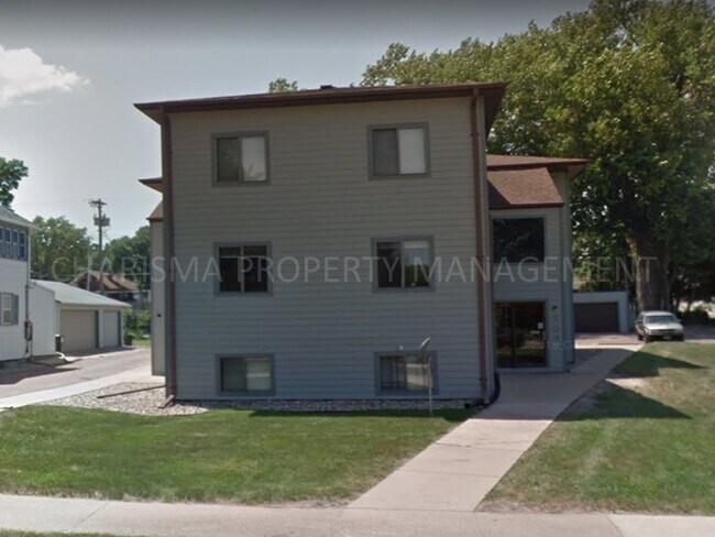 Interior Photo - 703 S Dakota Ave
