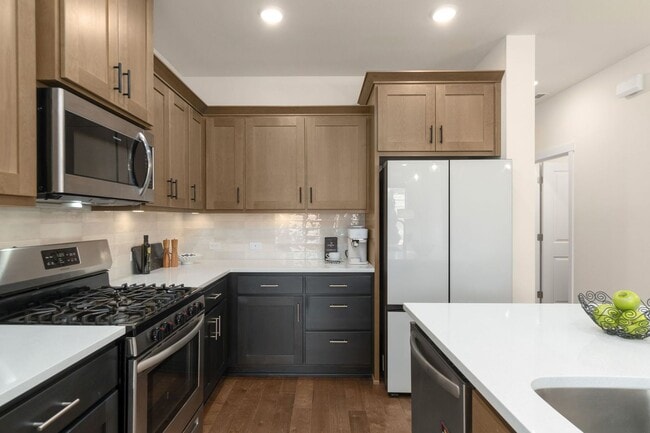 Building Photo - Modern 3 Bedroom, 2.5 Bathroom Townhome in South Cooper Mountain