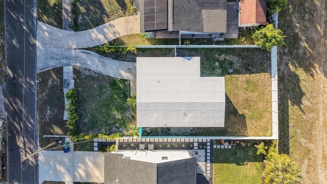 Building Photo - 3117 W La Salle St