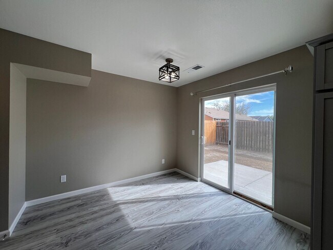 Building Photo - 815 Starlite Dr