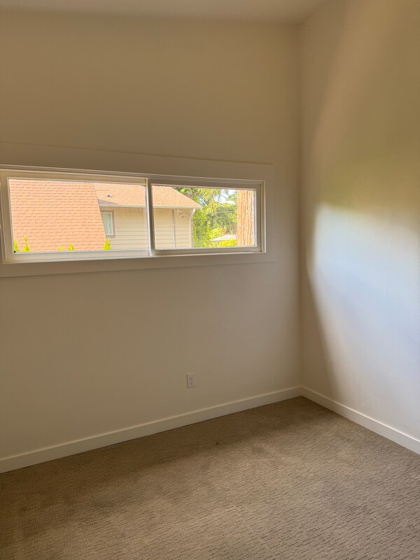 Building Photo - 2112 Sunset Dr W