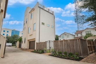 Building Photo - 1806 W 25th St