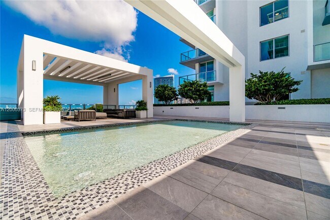Building Photo - 3900 Biscayne Blvd