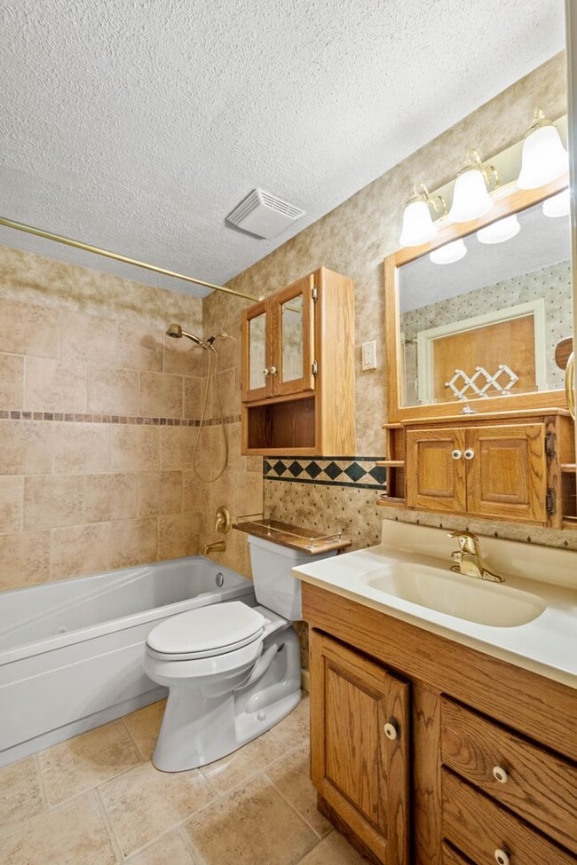 Building Photo - AVAILABLE JULY 1ST!! GORGEOUS 3 BED / 2 BATH HOME IN PENN HILLS!