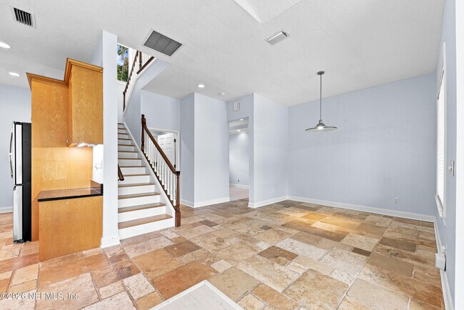 Building Photo - 38 Tallwood Rd