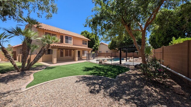 Building Photo - 4 Bedroom Home in the Waters Edge at Ocotillo Community Near W Queen Creek Rd and S Dobson Rd!