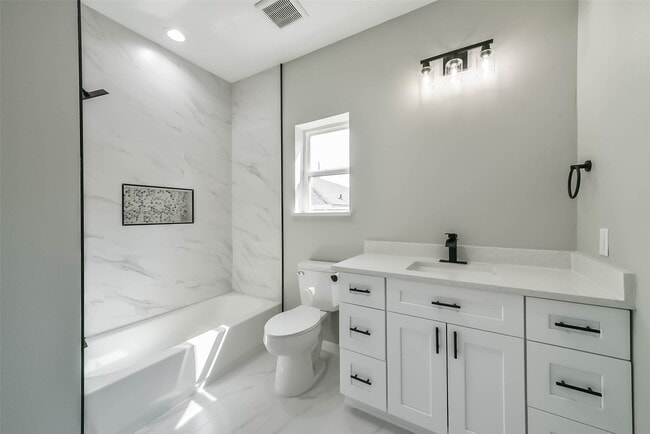 Building Photo - 3007 Bringhurst St